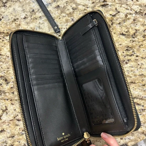 KATE SPADE NEW YORK
Jeanne Large Carryall Wristlet - Picture 4 of 5